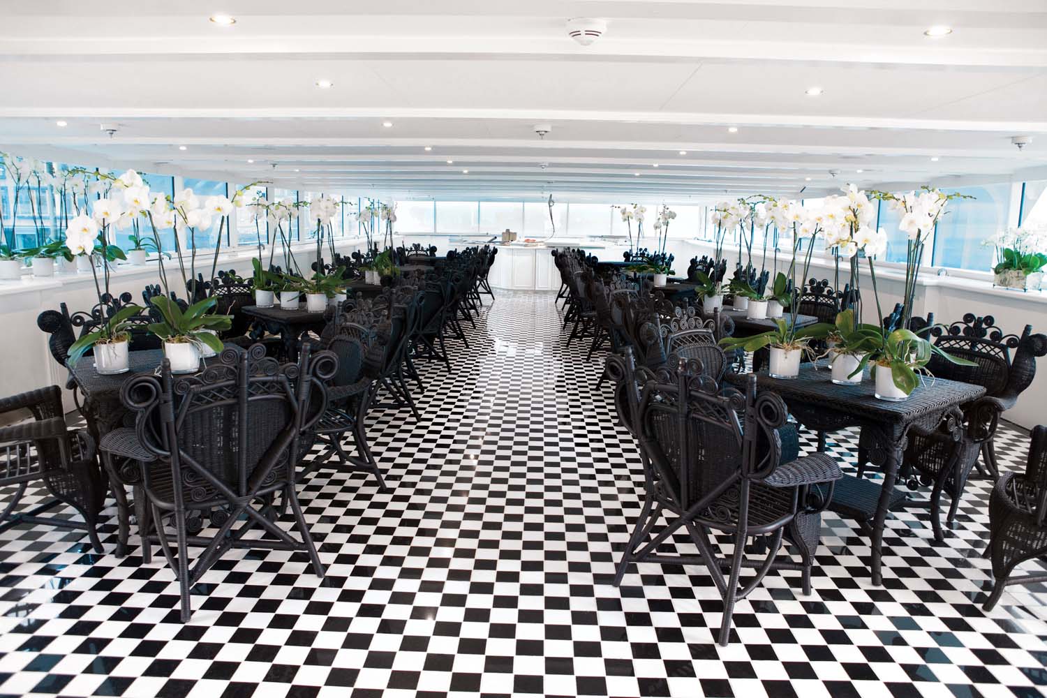 UNI Antoinette sky lounge